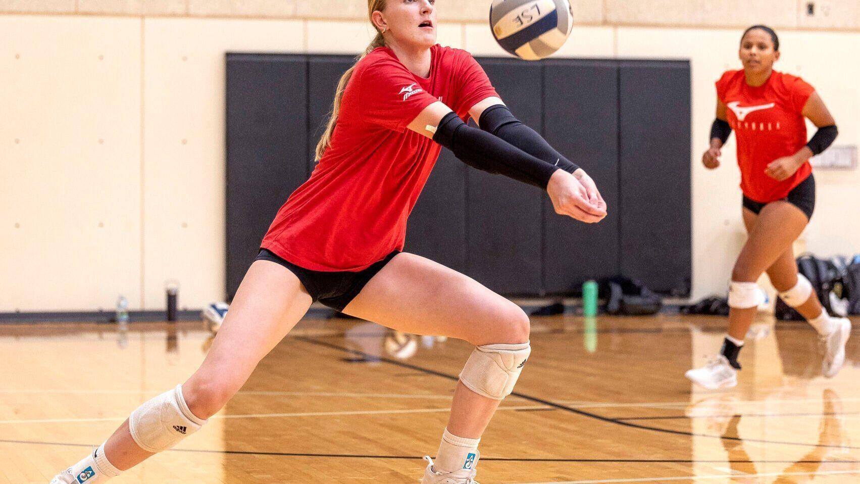 2025 Wisconsin volleyball commit's experience at a new position helped her grow